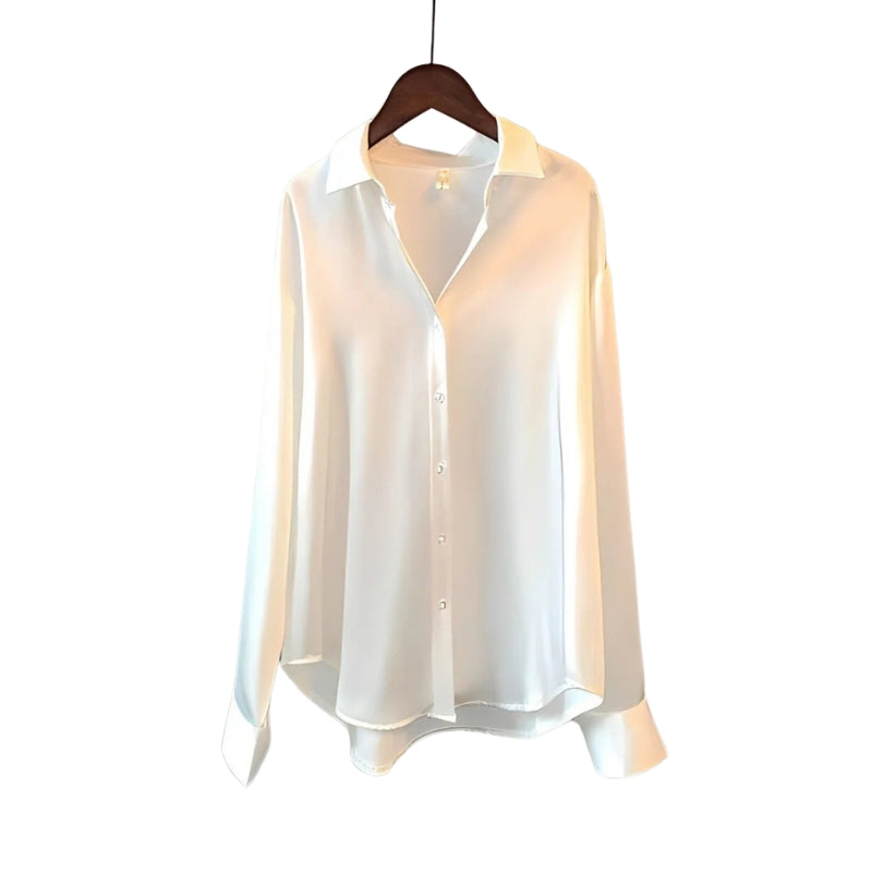 Ava – Elegant langærmet bluse med knaplukning foran