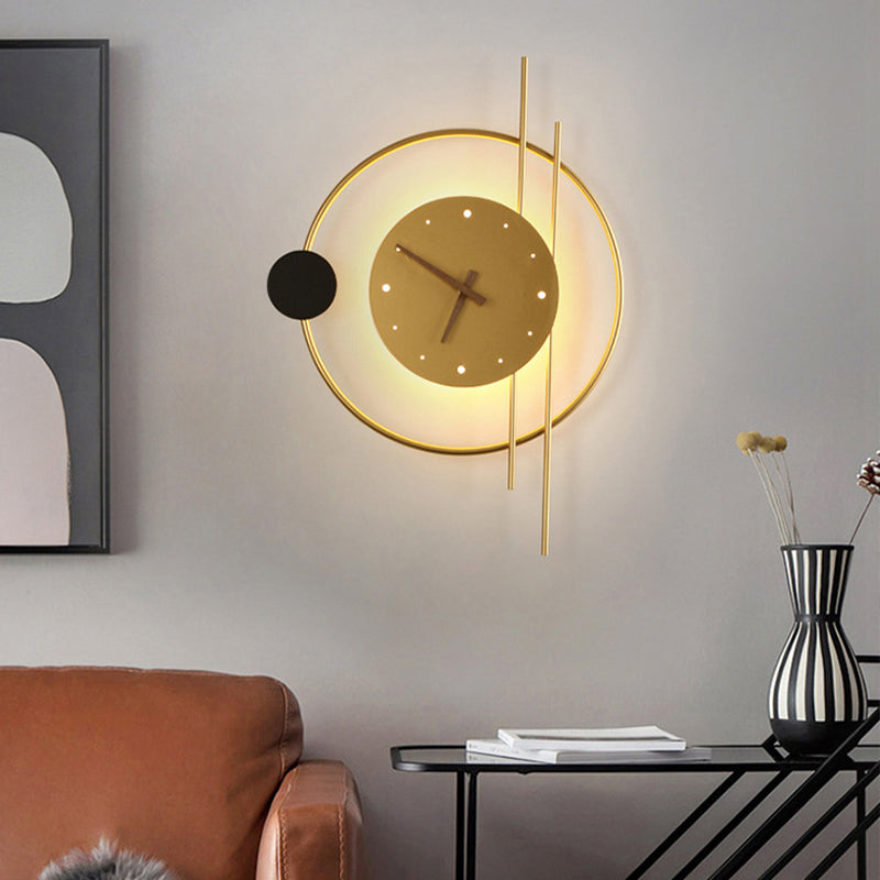 LumiClock – Stilfuld vægurlampe med LED-glød og legende moderne design