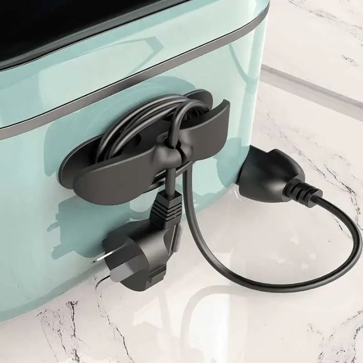 CableCradle – Multi-Slot Kompakt kabelholder med klæbende base til pæn ledningsarrangement