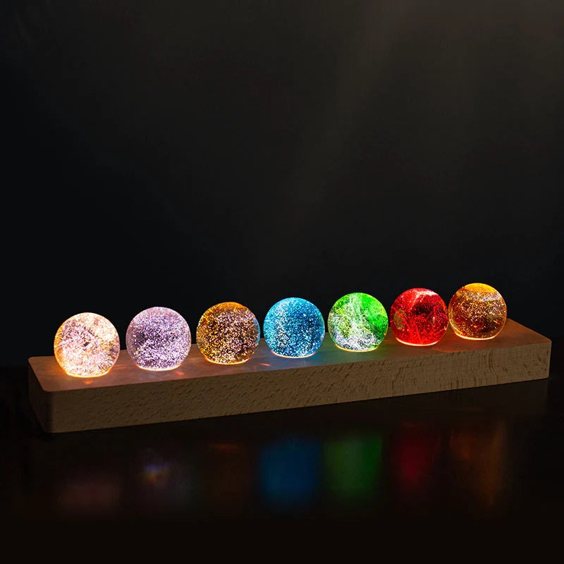 LumiOrb – Kugleformet lampe med hvirvlende lys til omgivende rumbelysning