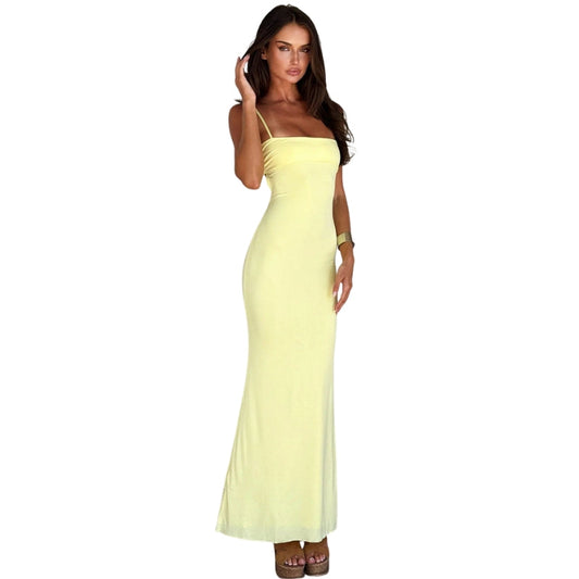 Aurelia – Figursyet Maxikjole med Spaghettistropper og Mønstret Blomster Ternet Design