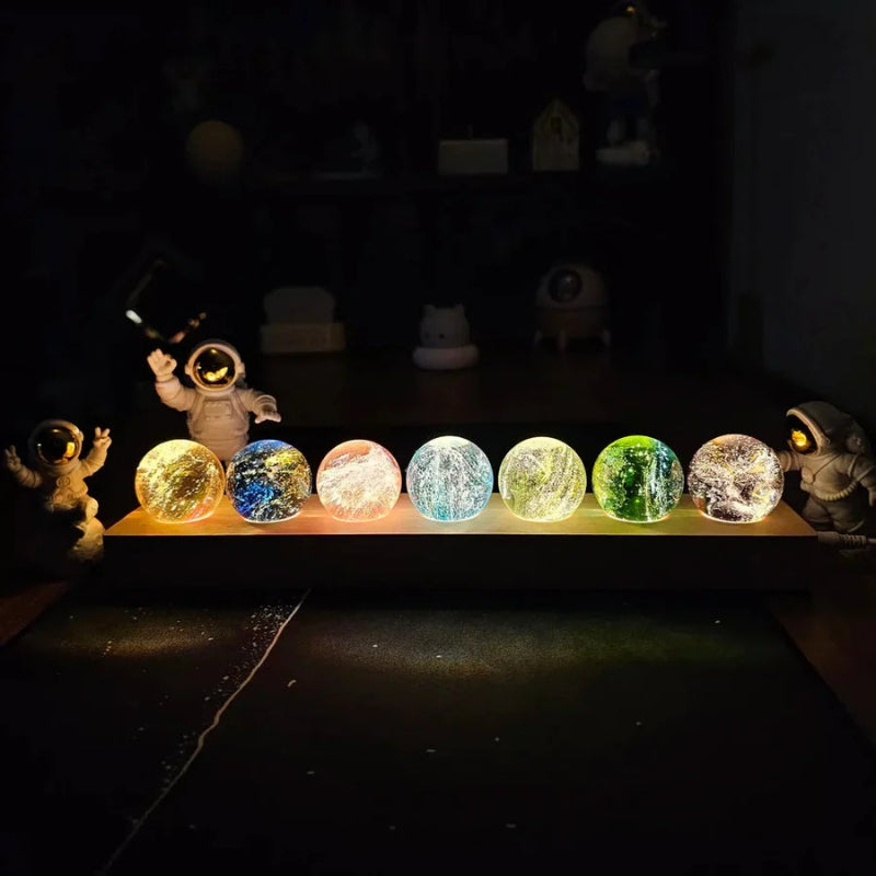 LumiOrb – Kugleformet lampe med hvirvlende lys til omgivende rumbelysning