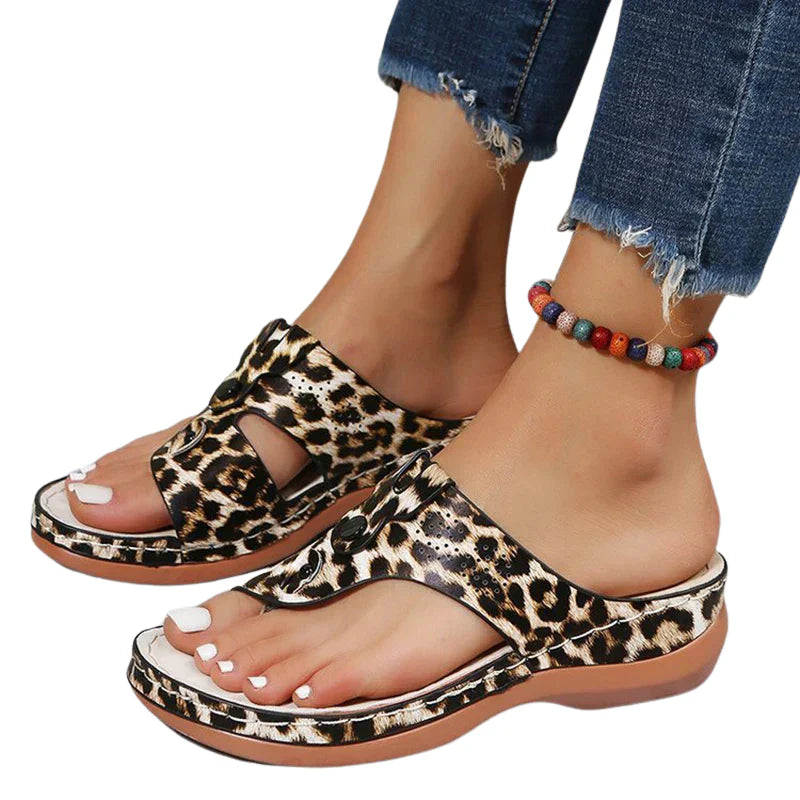 Soleil – Trendy leopardprintede sandaler med elegant design og støttende sål for komfort