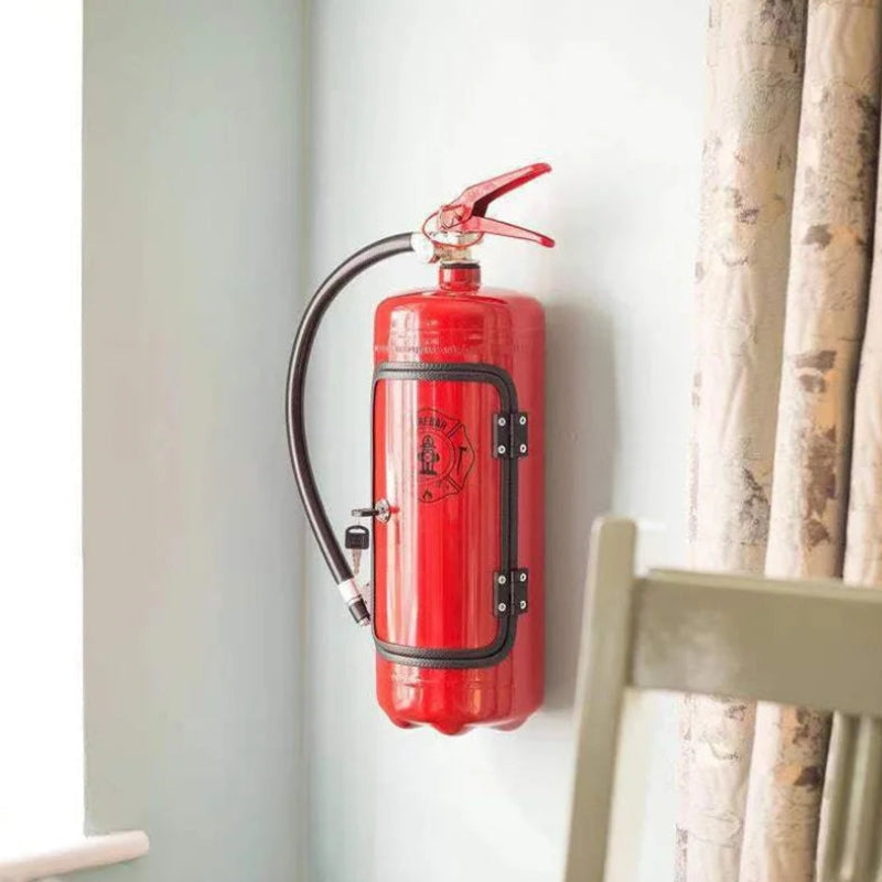 DrinkMaster – Dekorativ Flaskeholder Formet som Brandslukker