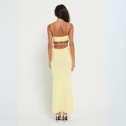 Aurelia – Figursyet Maxikjole med Spaghettistropper og Mønstret Blomster Ternet Design