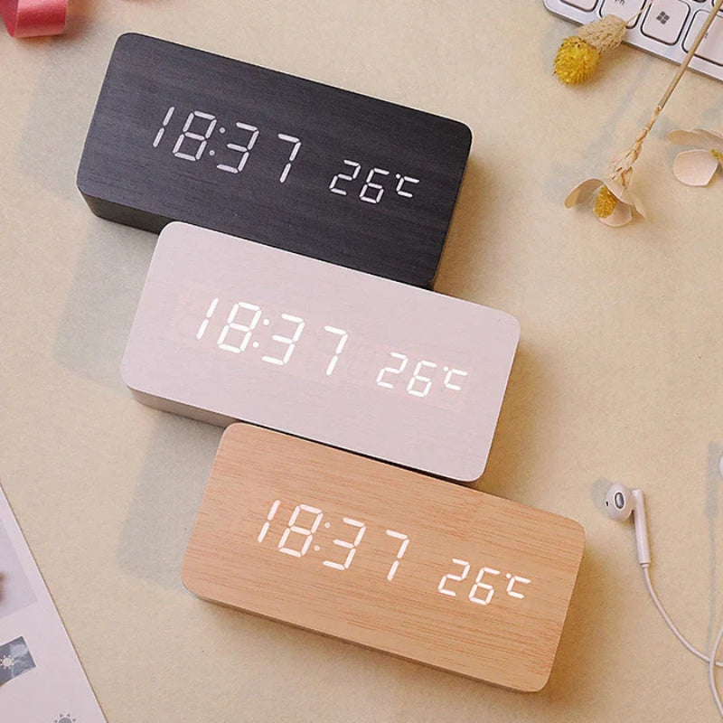 EchoClock – Smart Clock med trådløs opladning og stemmestyring for en strømlinet rutine