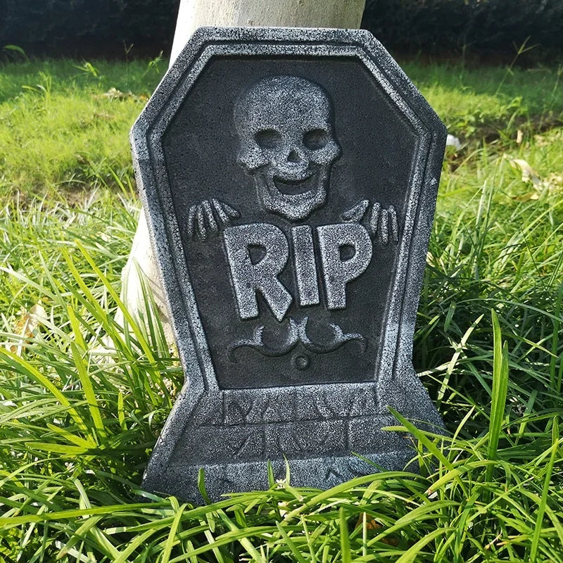 GraveGlow – Gravstensdekoration i Skum med Patineret Stenlook til Halloween