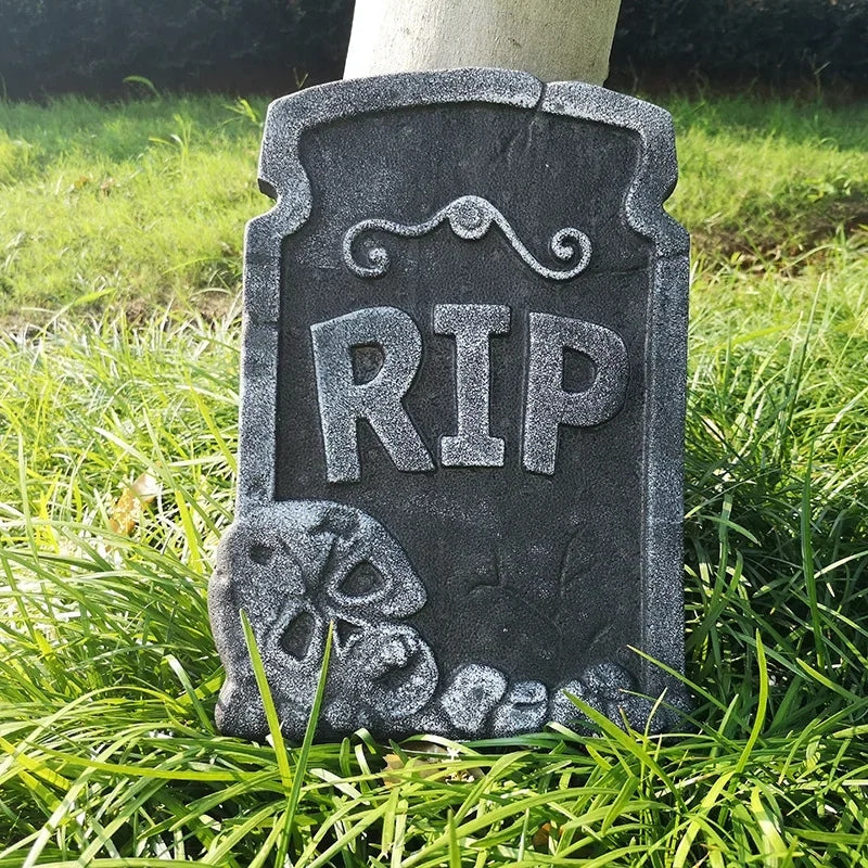 GraveGlow – Gravstensdekoration i Skum med Patineret Stenlook til Halloween