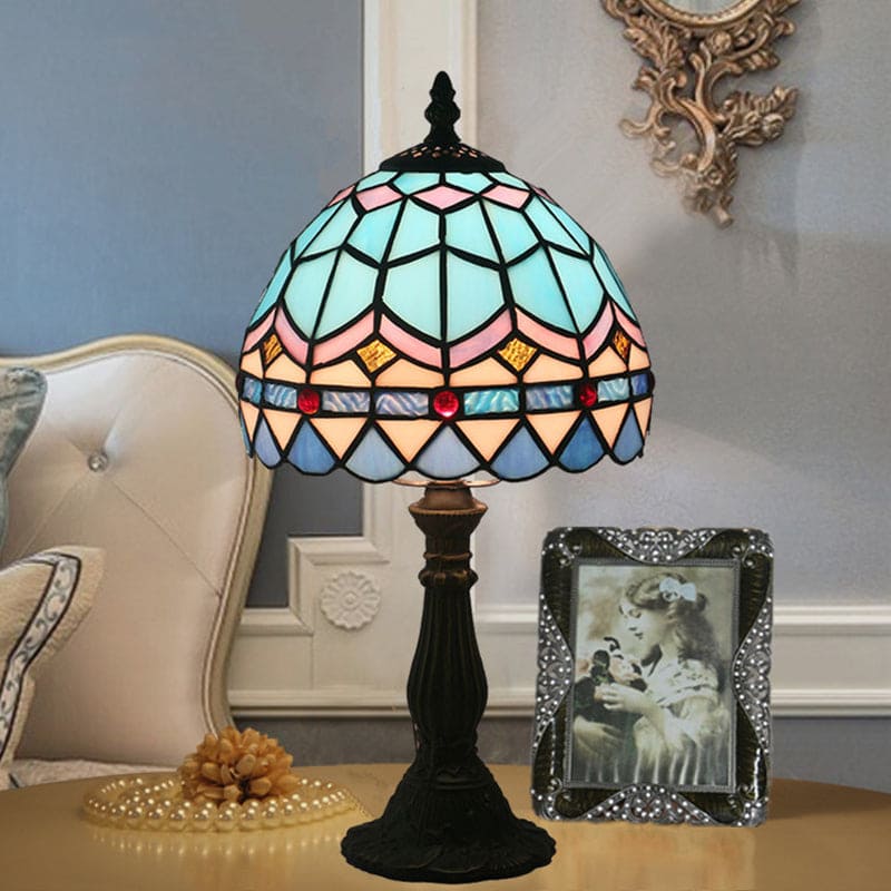 ArtisanGlow – Elegant Tiffany-lampe med farvet glas og klassiske blylinjer