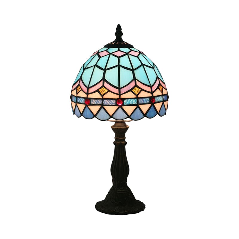 ArtisanGlow – Elegant Tiffany-lampe med farvet glas og klassiske blylinjer