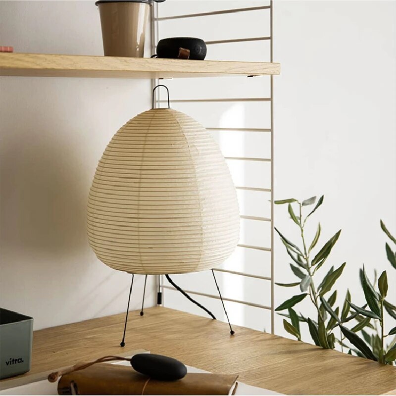 LundGlow – Elegant rundformet gulvlampe med minimalistisk hævede baseben