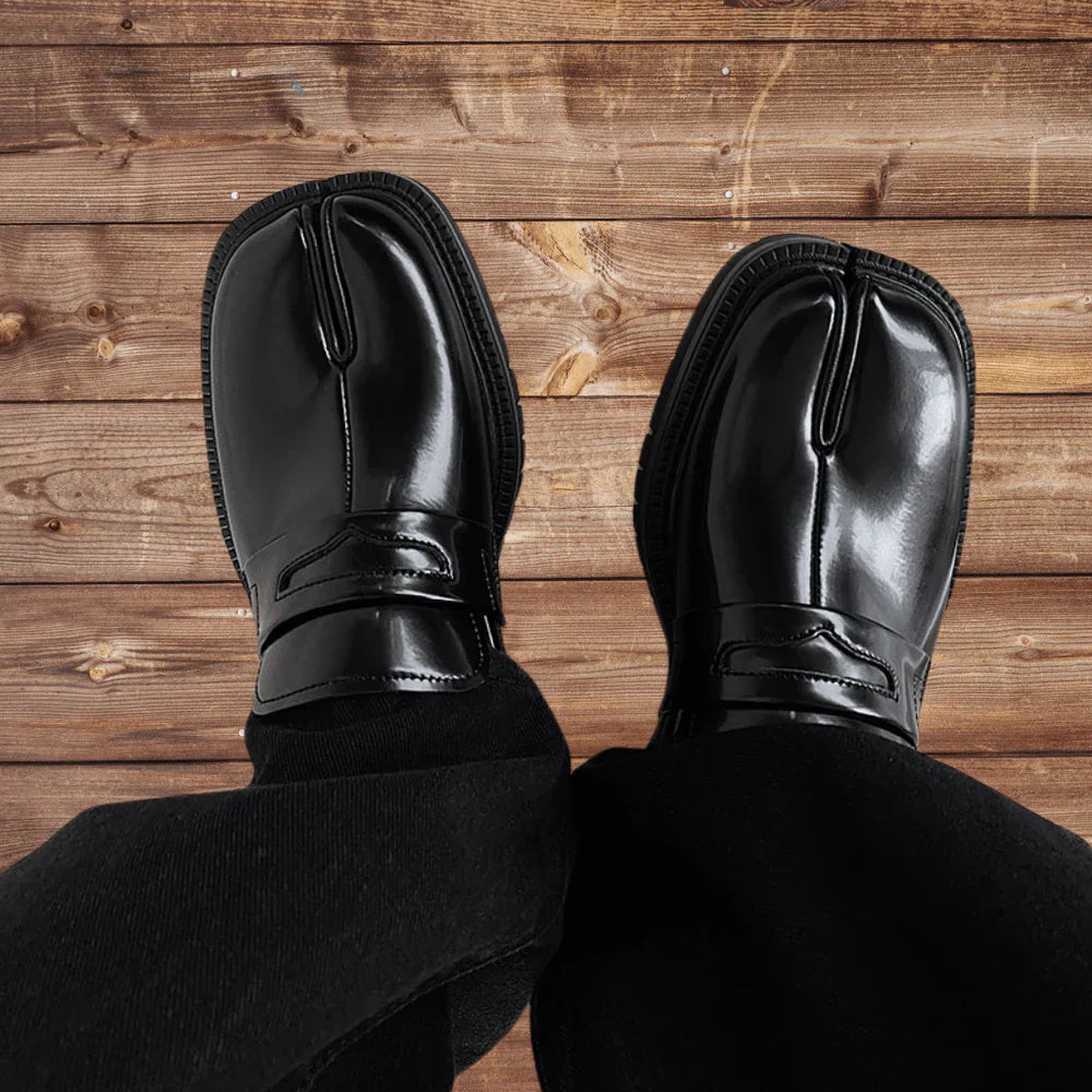 Melia - Sko med tykke såler og minimal split-toe detaljer foran