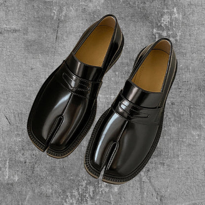 Melia - Sko med tykke såler og minimal split-toe detaljer foran