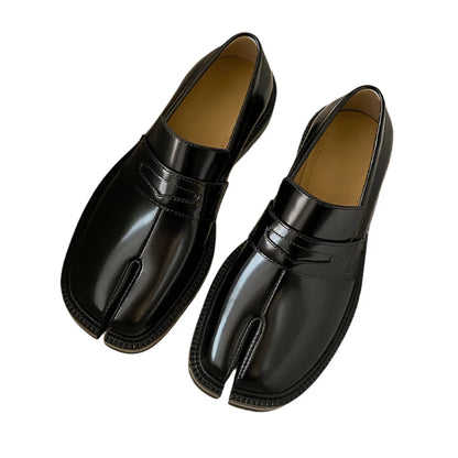 Melia - Sko med tykke såler og minimal split-toe detaljer foran