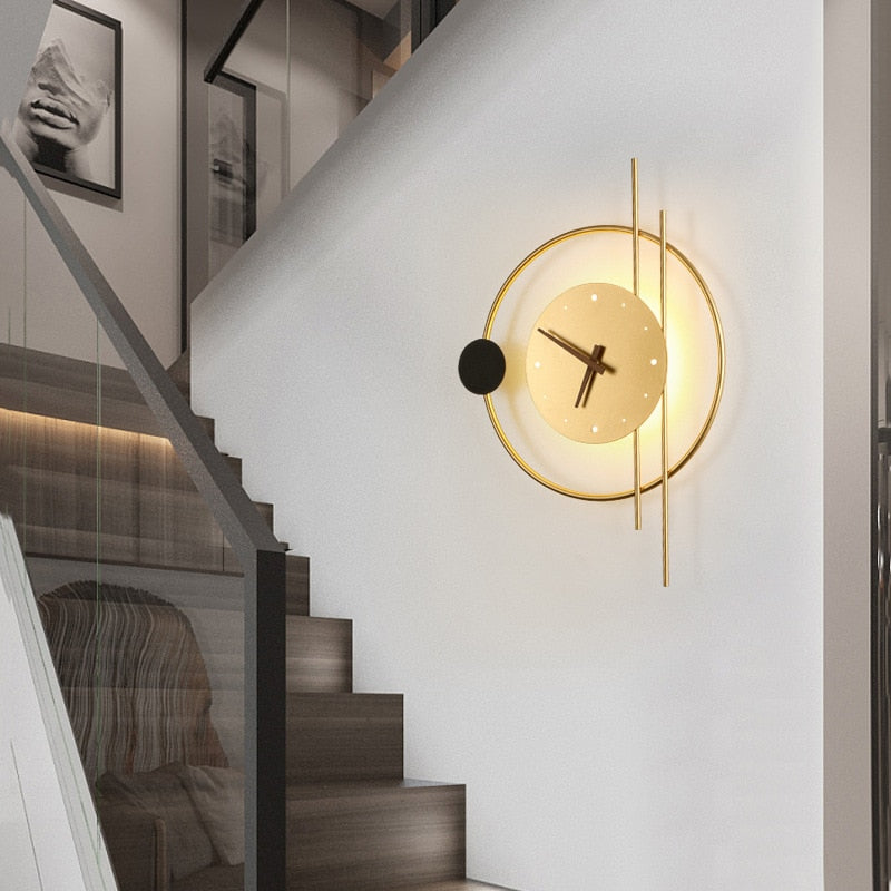 LumiClock – Stilfuld vægurlampe med LED-glød og legende moderne design