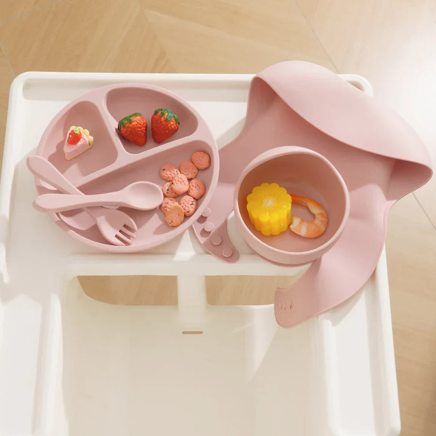 TinyTastes – Komplet 5-delt babyspisesæt med ergonomisk og roligt design