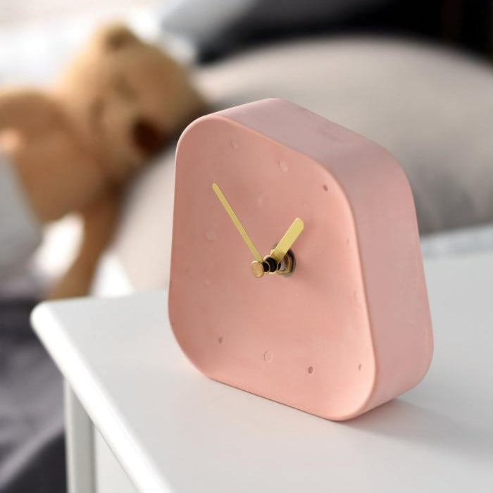ChronaStone – Elegant rund skrivebordsklokke med minimalistisk design