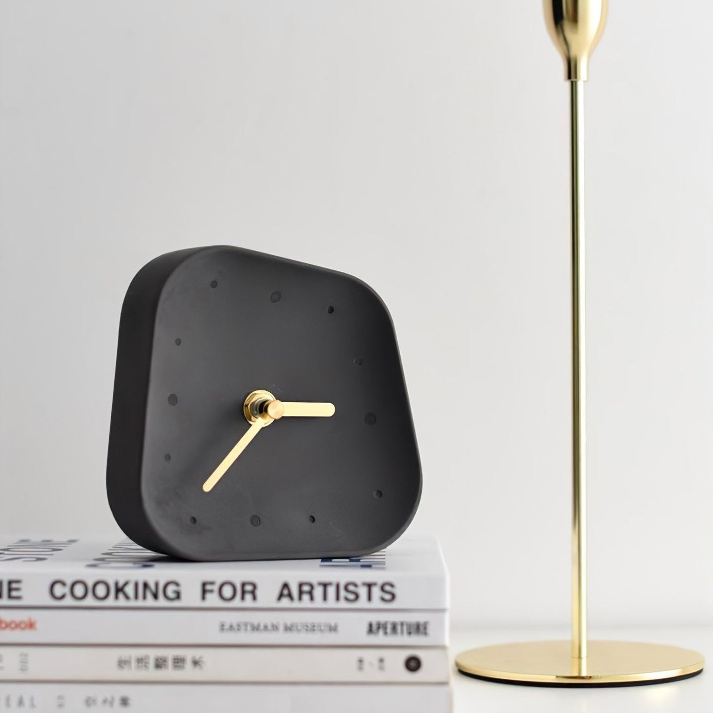 ChronaStone – Elegant rund skrivebordsklokke med minimalistisk design