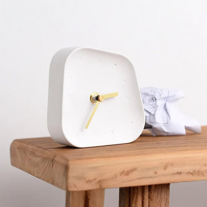 ChronaStone – Elegant rund skrivebordsklokke med minimalistisk design