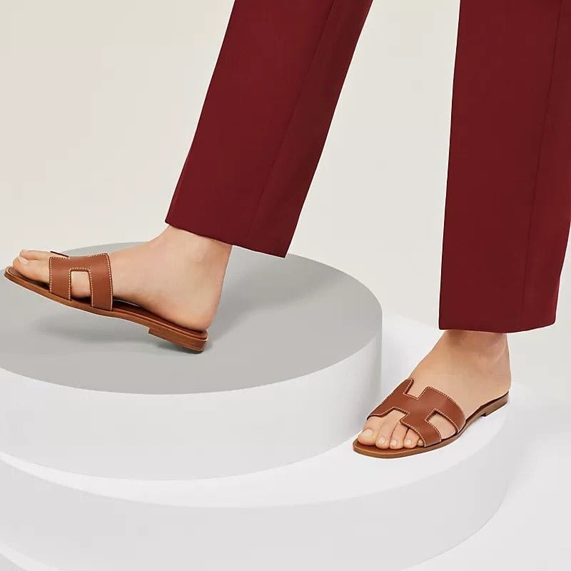 Clara – Flade Slip-On Sandaler med Udskæringsdetaljer