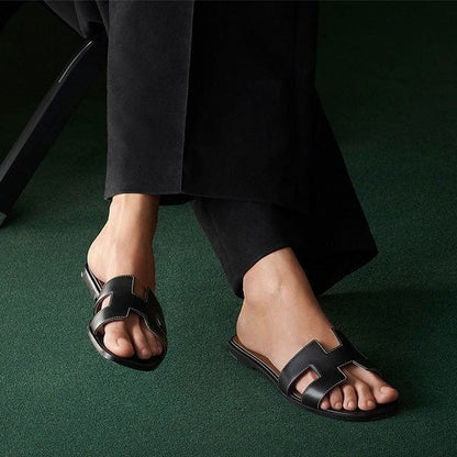 Clara – Flade Slip-On Sandaler med Udskæringsdetaljer