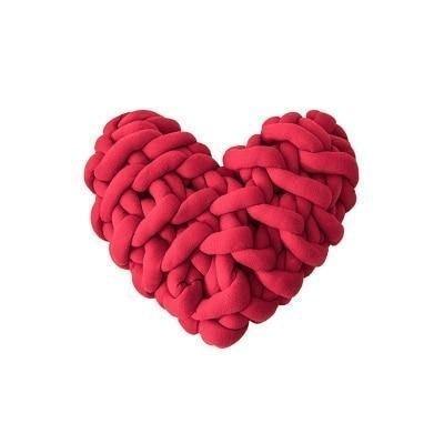 LoveTwist – Chunky hjerteformet pude med snoet strik og blød dekorativ struktur