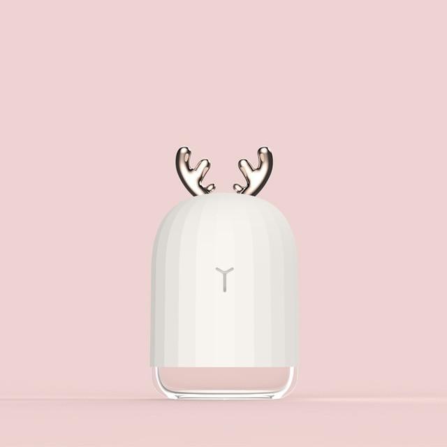 DeerGlow – Kompakt luftfugter med gevirform og blødt LED-lys i et legende design