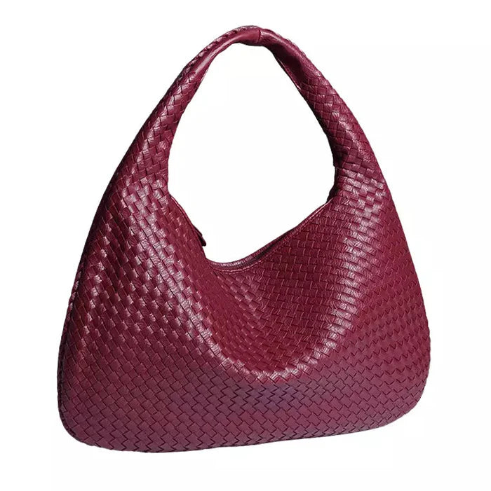 Talira – Chic mulepose med tophåndtag med ikonisk lås og strømlinet interiør