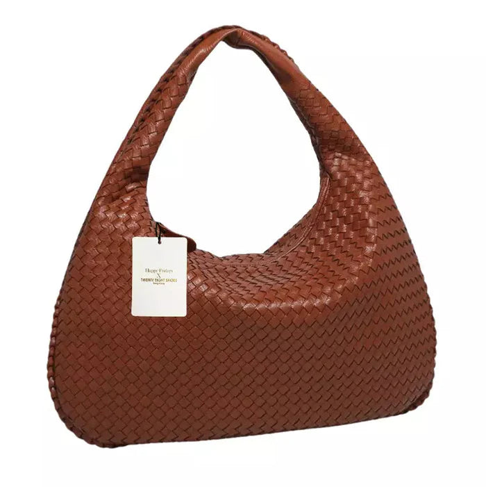 Talira – Chic mulepose med tophåndtag med ikonisk lås og strømlinet interiør