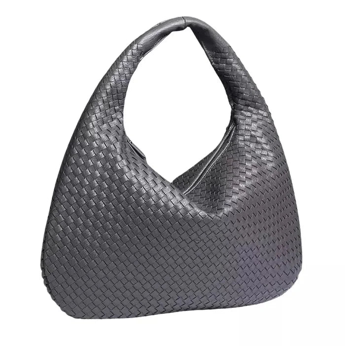 Talira – Chic mulepose med tophåndtag med ikonisk lås og strømlinet interiør