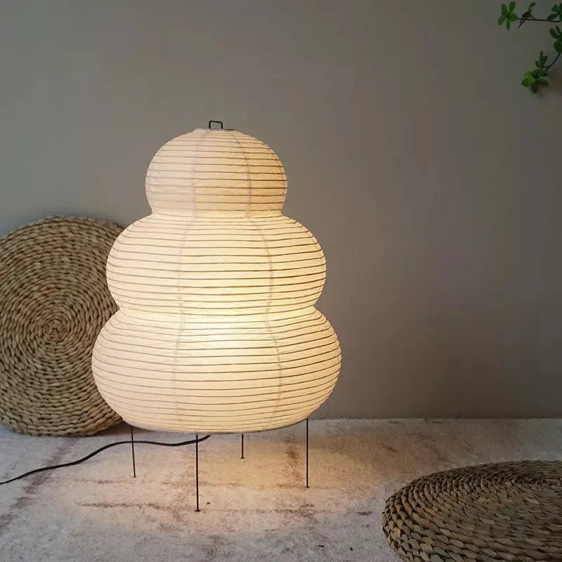 SabiGlow – Kunstnerisk Wabi Sabi rispapir gulvlampe med justerbart stativ