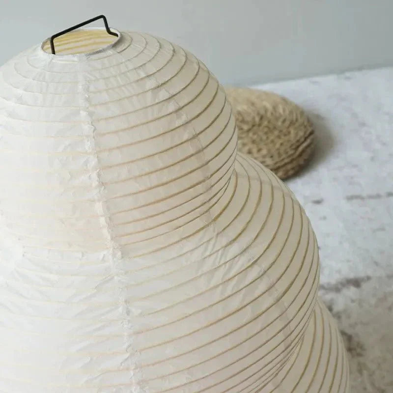 SabiGlow – Kunstnerisk Wabi Sabi rispapir gulvlampe med justerbart stativ