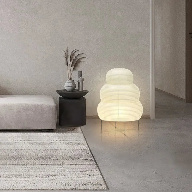 SabiGlow – Kunstnerisk Wabi Sabi rispapir gulvlampe med justerbart stativ