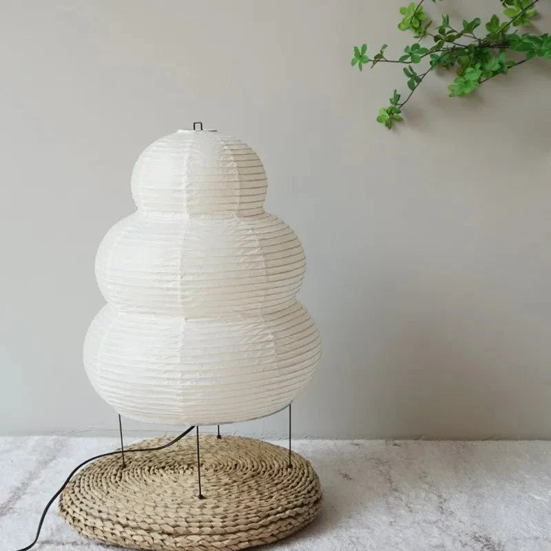 SabiGlow – Kunstnerisk Wabi Sabi rispapir gulvlampe med justerbart stativ